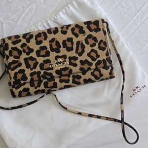 Coach Clutch in ocelot / leopard crossgrain leather